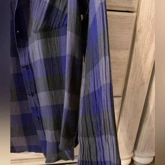 BDG (Urban Outfitters) Button Down with Textured Sleeves - Picture 5 of 5